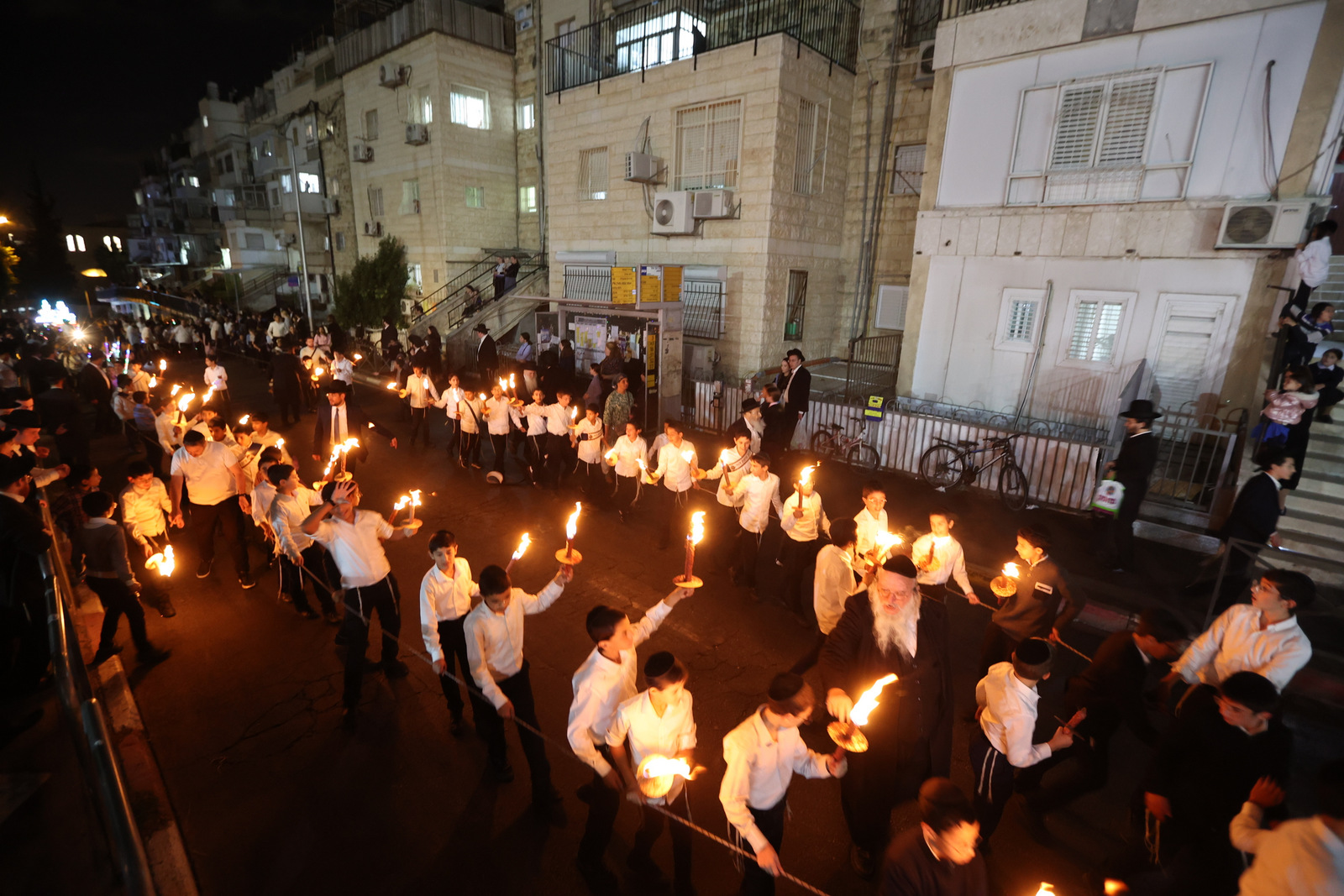 בלפידי אש: כך פיזזו ילדי ‘סוכת דוד’ לכבוד התורה 