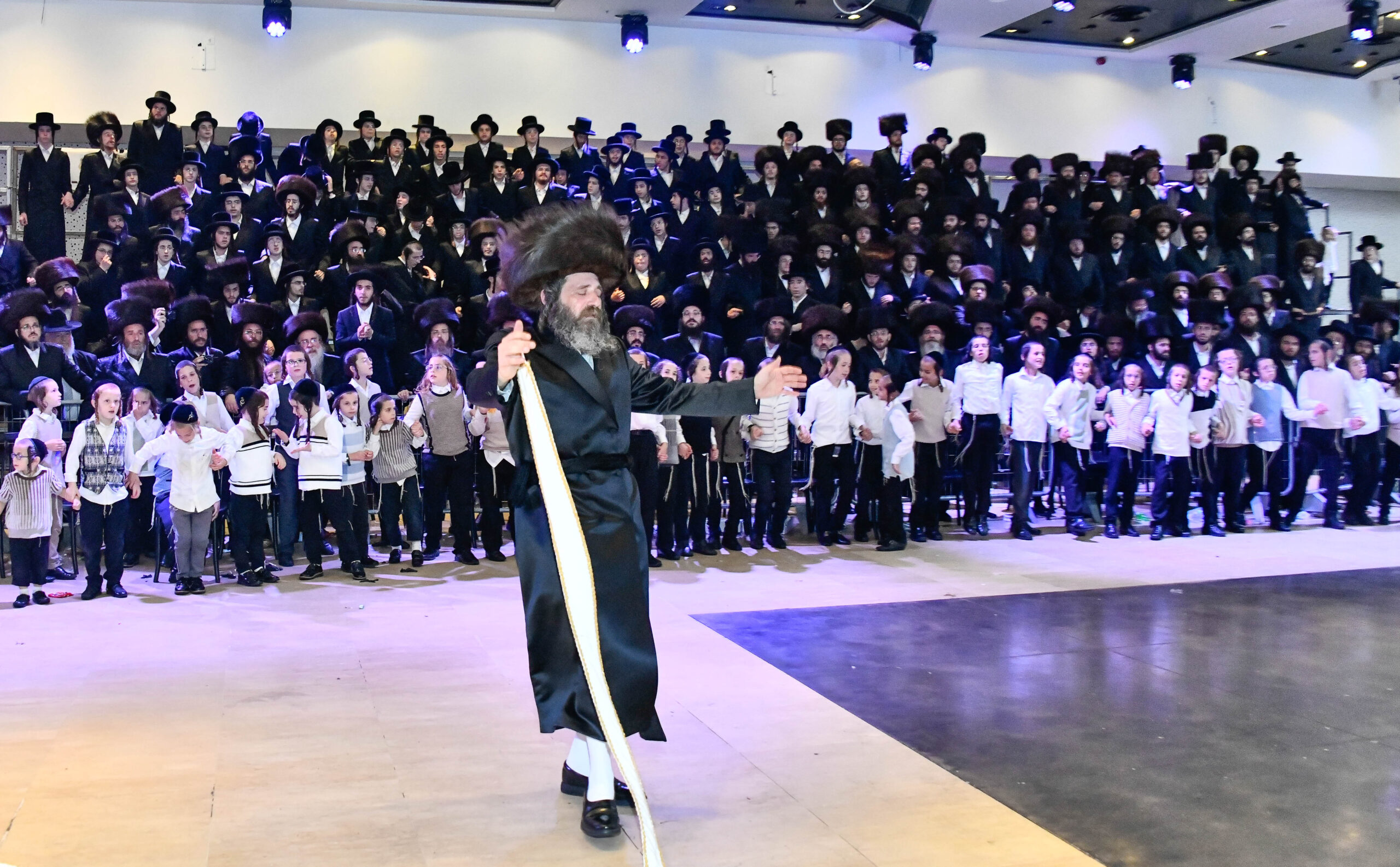 ה’ הוא האלוקים | השירה האדירה שהדהדה בנישואי בת האדמו”ר מפיטסבורג 