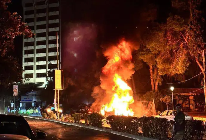 דיווח בסוריה:
חצי שעה של הפגזות הלילה | “שלושה
נהרגו בתקיפות של צה”ל
בדמשק”