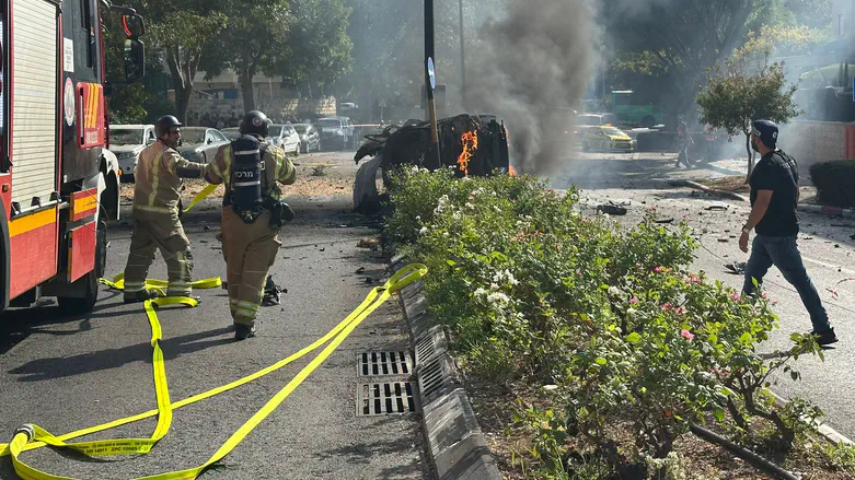 תיעוד: רקטות שוגרו לכרמיאל, מכונית עלתה באש