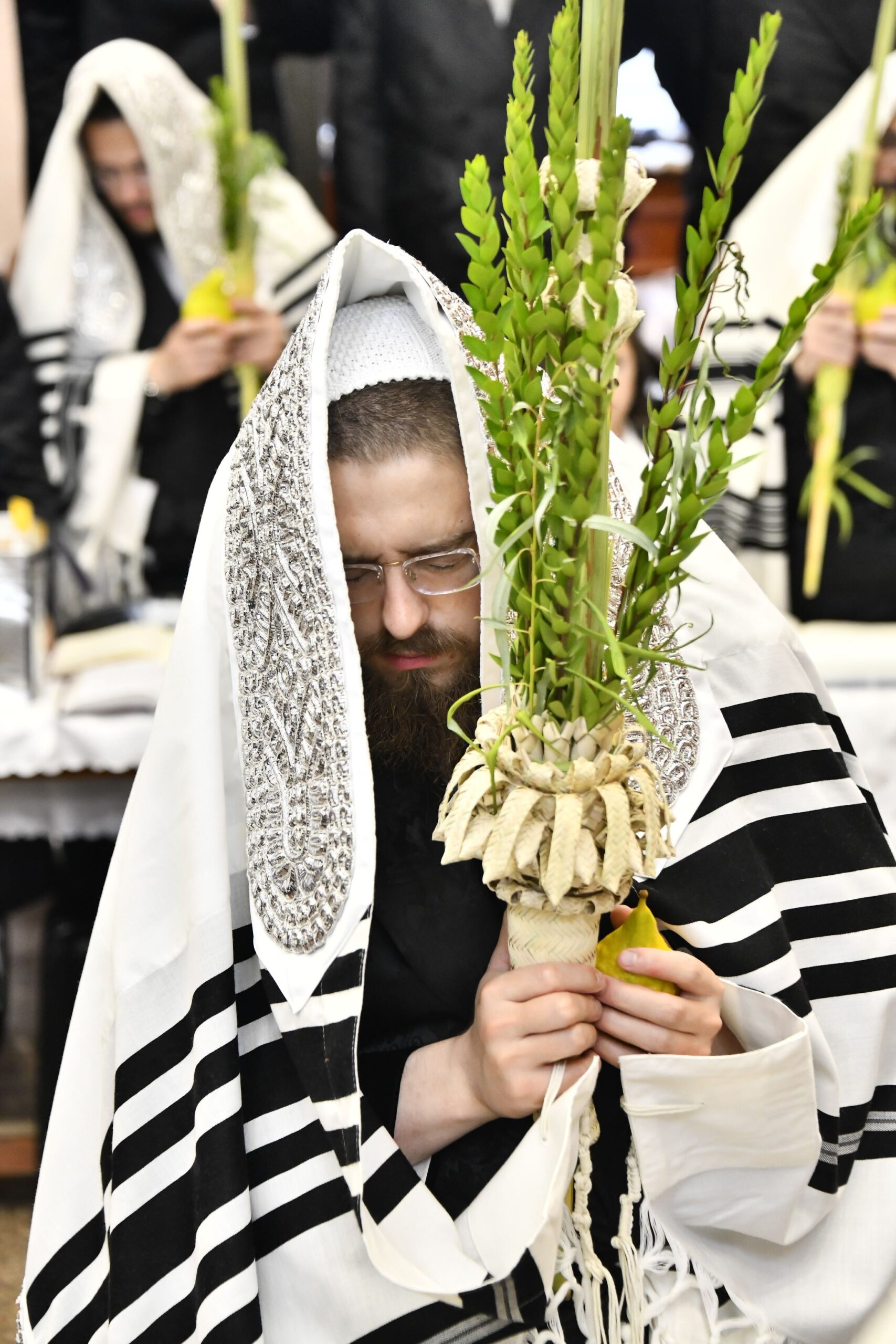 גורן סביב הרבי: תיעוד מתפילת החג של האדמו”ר מסדיגורה