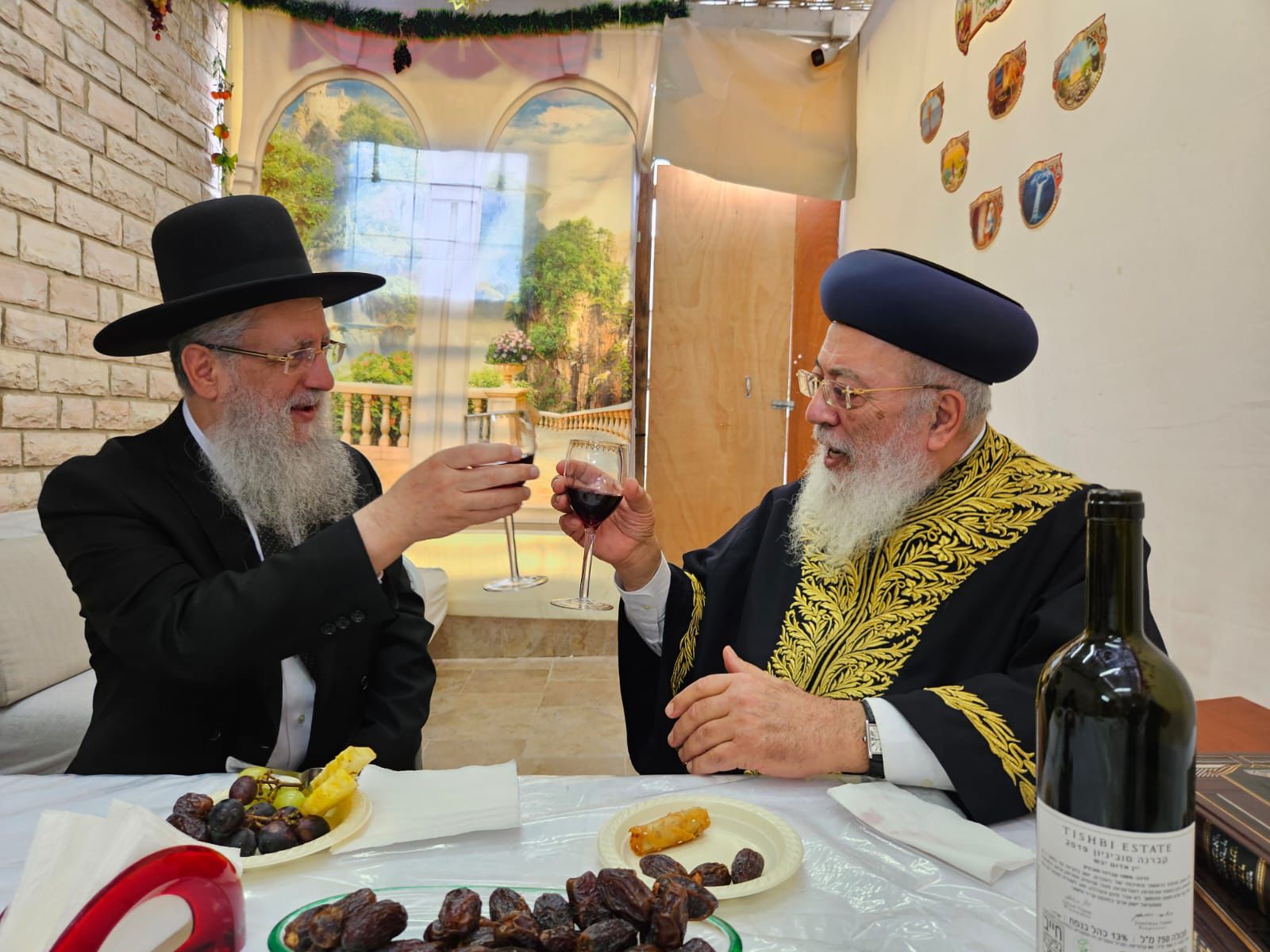 הראשל״צ הגר״ד יוסף בביקור בסוכת הראשל״צ הגר״ש עמאר 