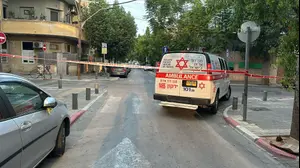 תינוק נמצא ללא סימני חיים ברחוב בתל אביב