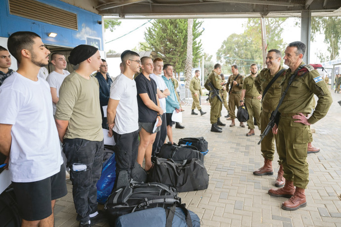 מחשש להתקהלויות: יום הגיוס בבקו”ם נדחה, צומצמו ריכוזי חיילים בבסיסים