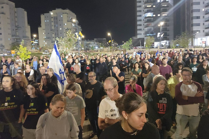 שנה לטבח בניר עוז: הקהילה מתאחדת בכאב ובתקווה