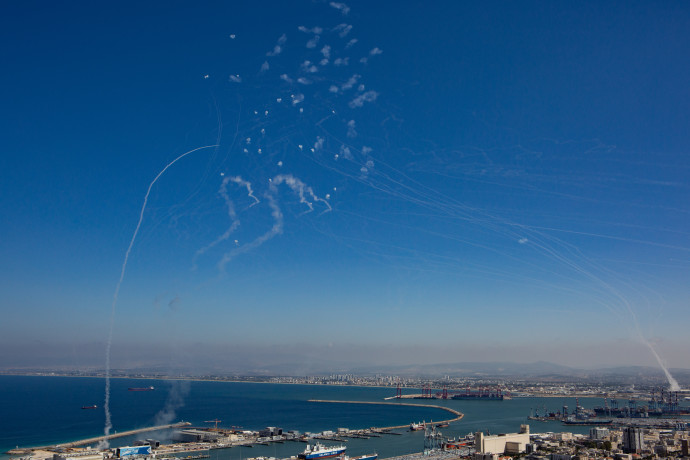 מאות מטרות הותקפו בלבנון; אזעקות בעשרות יישובים באזור חיפה ופרדס חנה