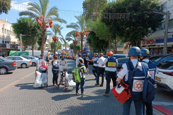 “צעקנו לו לשכב, הוא לא נענה ויריתי לעבר הרגלים”: עדות דרמטית מהפיגוע בחדרה