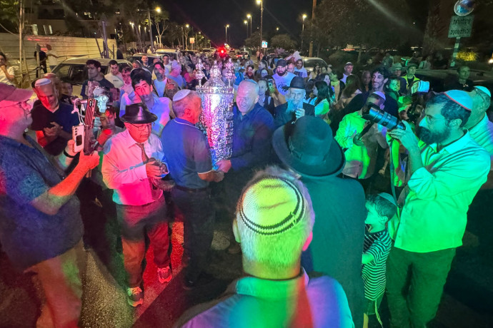 שנה אחרי הטבח: הכנסת ספר תורה לזכרו של המפקד שנפל בעת שחרור אוגדת עזה