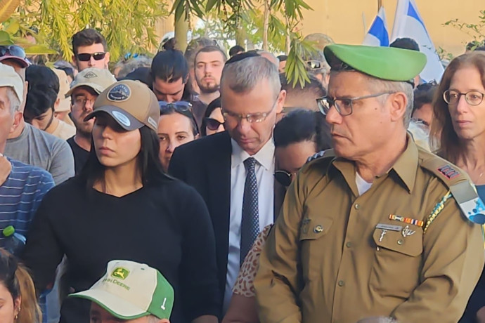 “איש של חיים שוכב כאן מת”: הלווייתו של רס”ר תום סגל ז”ל החלה