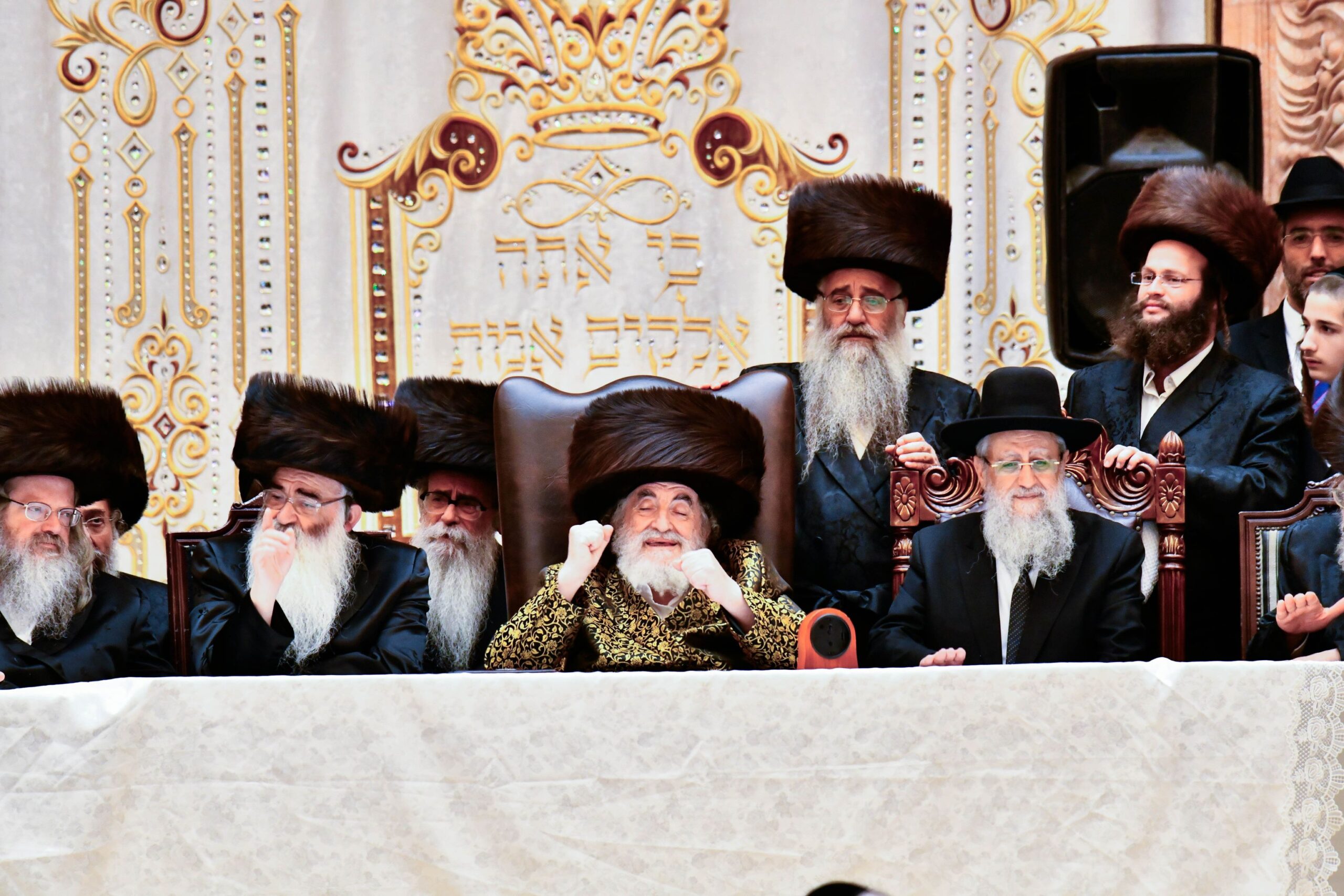 אלו ואלו אומרים | צפו ב’שמחת בית השואבה’ בויז’ניץ