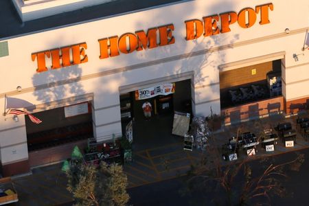 מניית Home Depot מגיעה לשיא של 52 שבועות ב-405.33 דולר