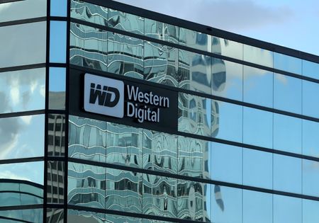 מנכ”ל Western Digital מוכר מניות בשווי 5.44 מיליון דולר