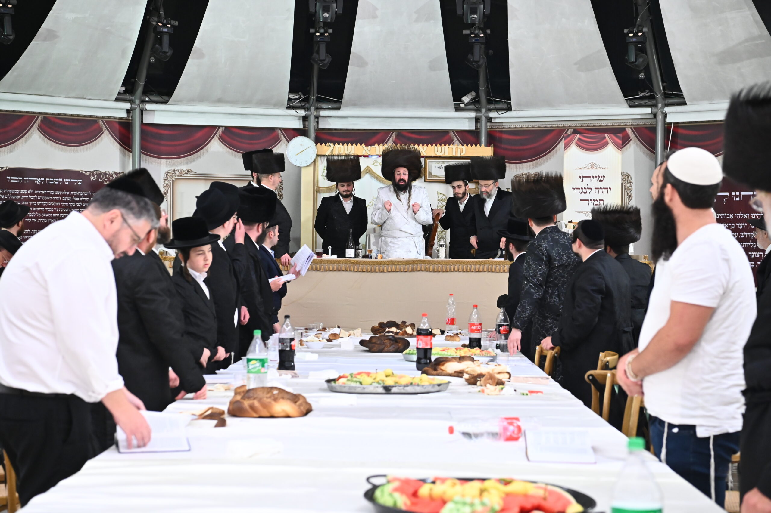 תיעוד מרהיב מ’קיבוץ’ חסידי מעזבוז’ בירושלים 