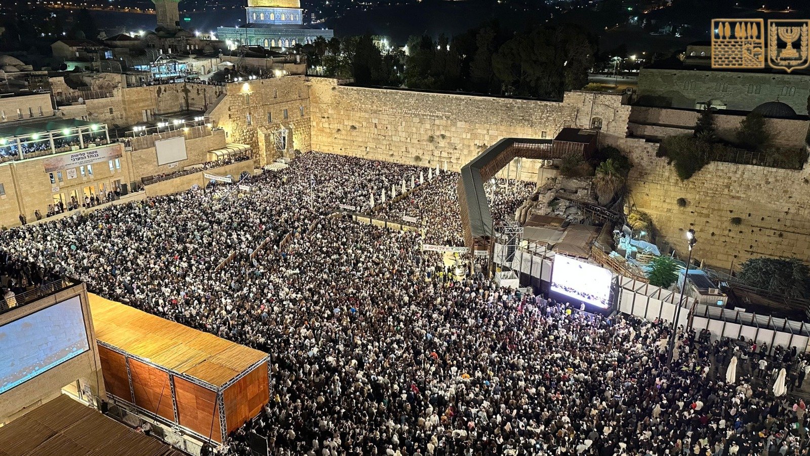 מאה אלף איש בסליחות אחרונות לפני יום כיפור בכותל המערבי