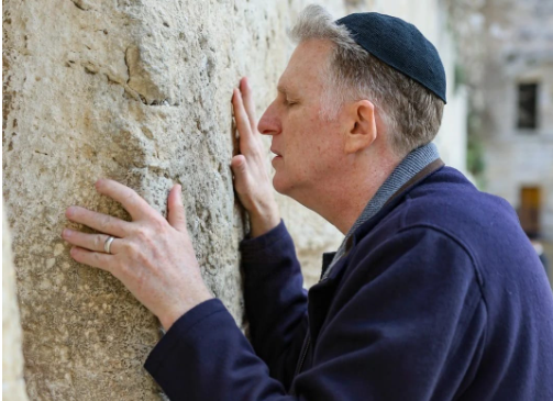 השחקן הבינלאומי מייקל רפפורט: “אני יותר גאה להיות יהודי”