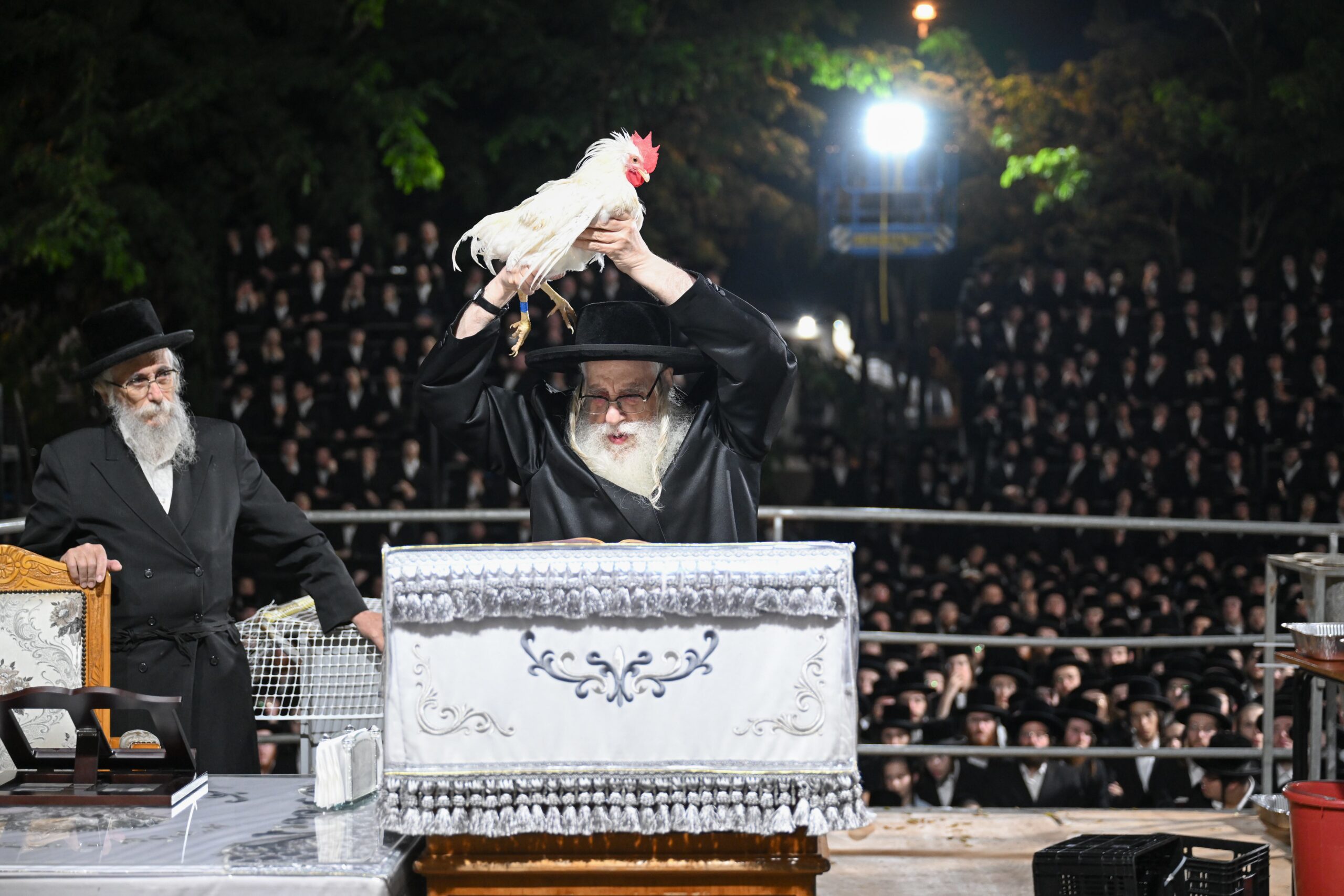 יום הכיפורים בחצה”ק צאנז | תיעוד מרהיב 