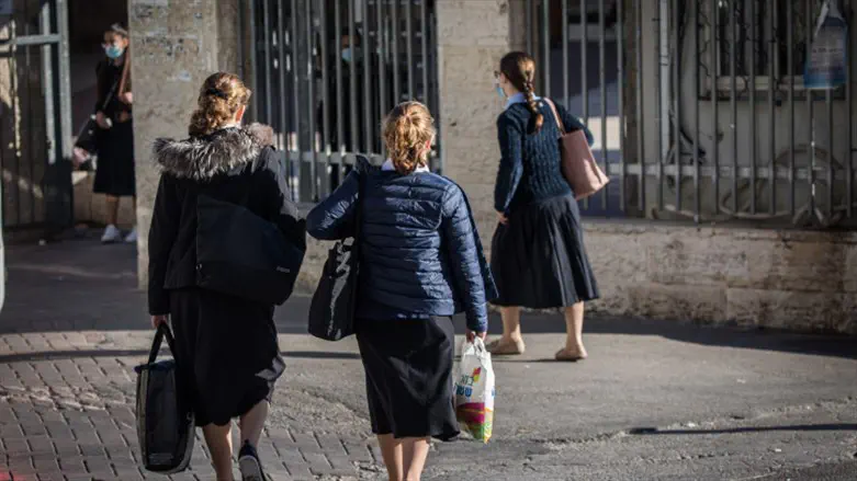 אזהרה בלייקווד: “מסעדות פוגעניות לבנות”