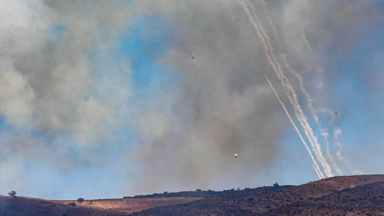 אזעקות באזור השרון: חמש רקטות שוגרו מלבנון, רובן יורטו