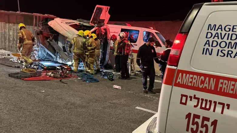 צומת אלמוג: שני תינוקות נהרגו בהתהפכות משאית