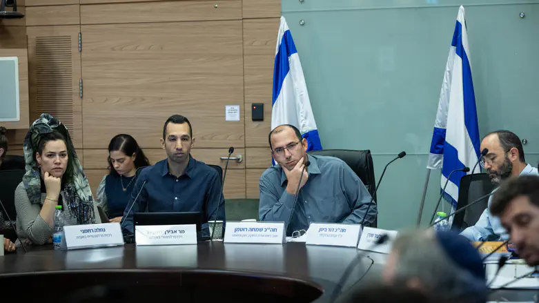 רוטמן סרב לבקשת מטה המשפחות: “לא אוכל לאפשר הפצה למסרי תעמולת החמאס”