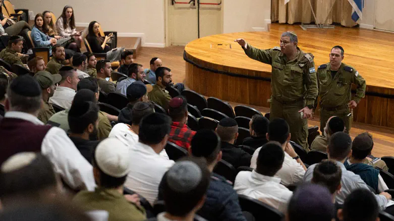 צה”ל ערך כנס ייעודי למתגייסי שלב ב’ לחטיבה החרדית “חשמונאים”