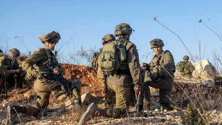 תיעוד ממצלמות הגוף של לוחמי צה”ל: השמדת אמצעי לחימה בחצר בית ספר בדרום לבנון