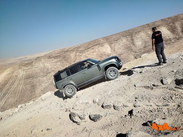 לנד רובר דיפנדר בטיול ג’יפים במדבר יהודה