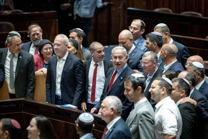 הקואליציה על 62, ש”ס עולה ולפיד צונח | הסקר המלא