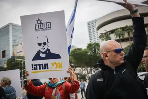 פרשת המסמכים המסווגים: פלדשטיין יזכה לביקורי משפחה ויוכל לבצע שיחות טלפון