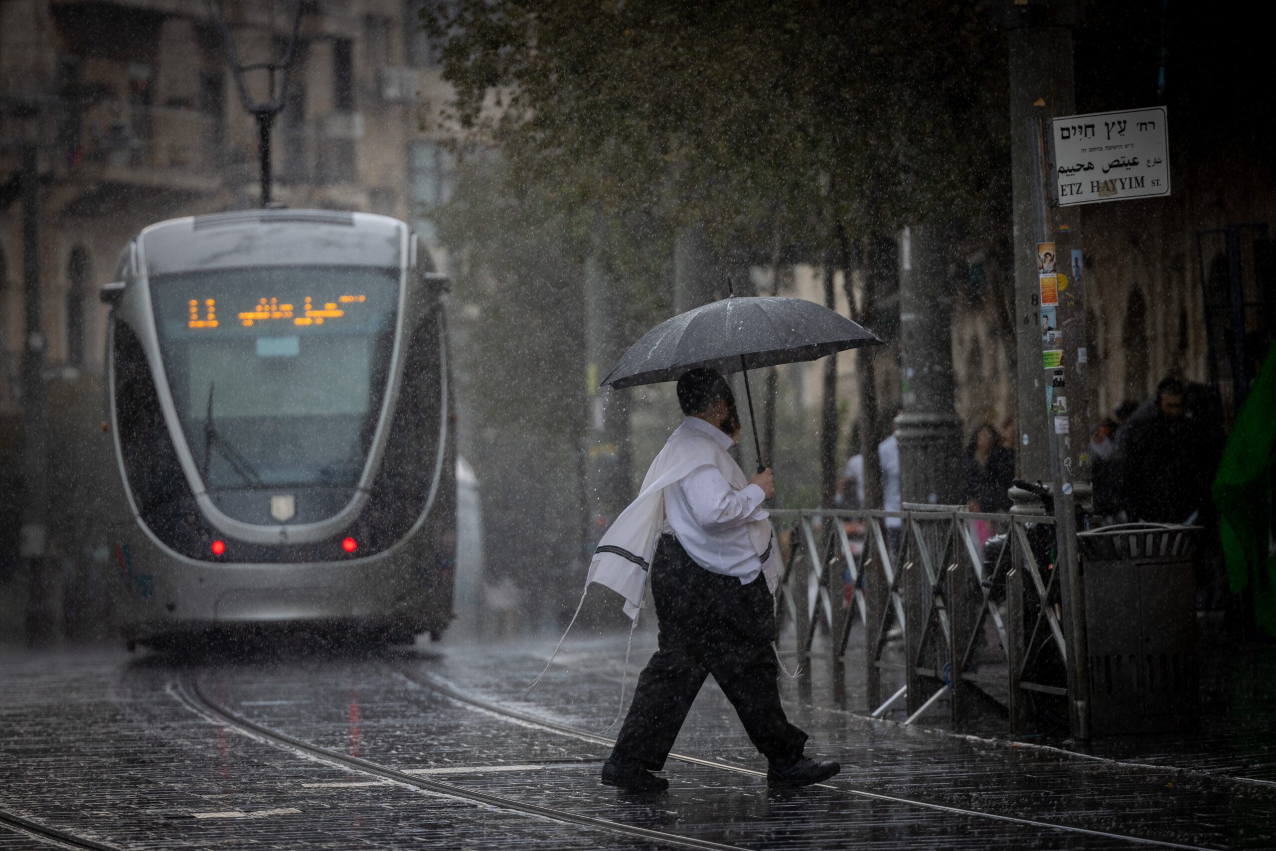 התחזית: גשום וקר מהרגיל | מחר: עלייה קלה בטמפרטורות