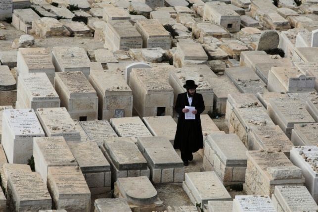 מזעזע | האברך יצא מהשבעה על אביו וזעק: “כל חיי הייתי יתום חי, עכשיו אני יתום אמיתי”