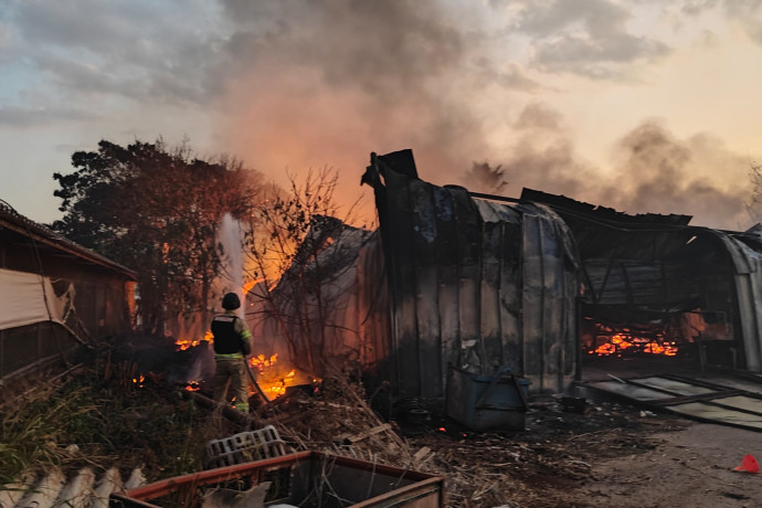 הפגיעה הישירה באביבים: “האש השתוללה במשך שעות, עשרה בתים נשרפו כליל”