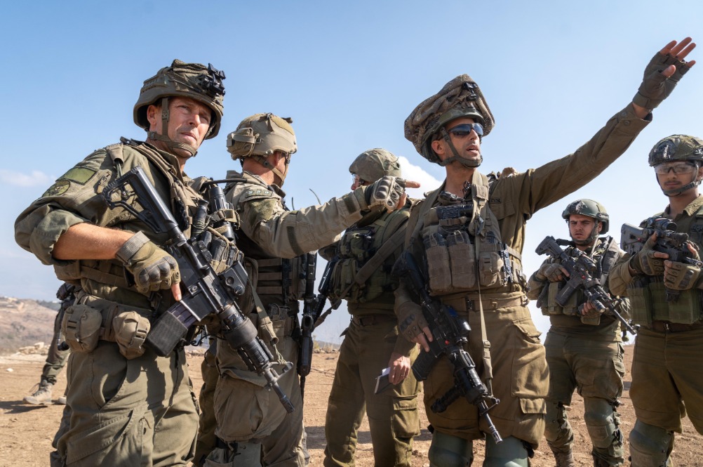 כוחות צה”ל חשפו והשמידו רקטות ואמל”ח שאותרו בחדר ילדים בתוך בית בדרום לבנון 