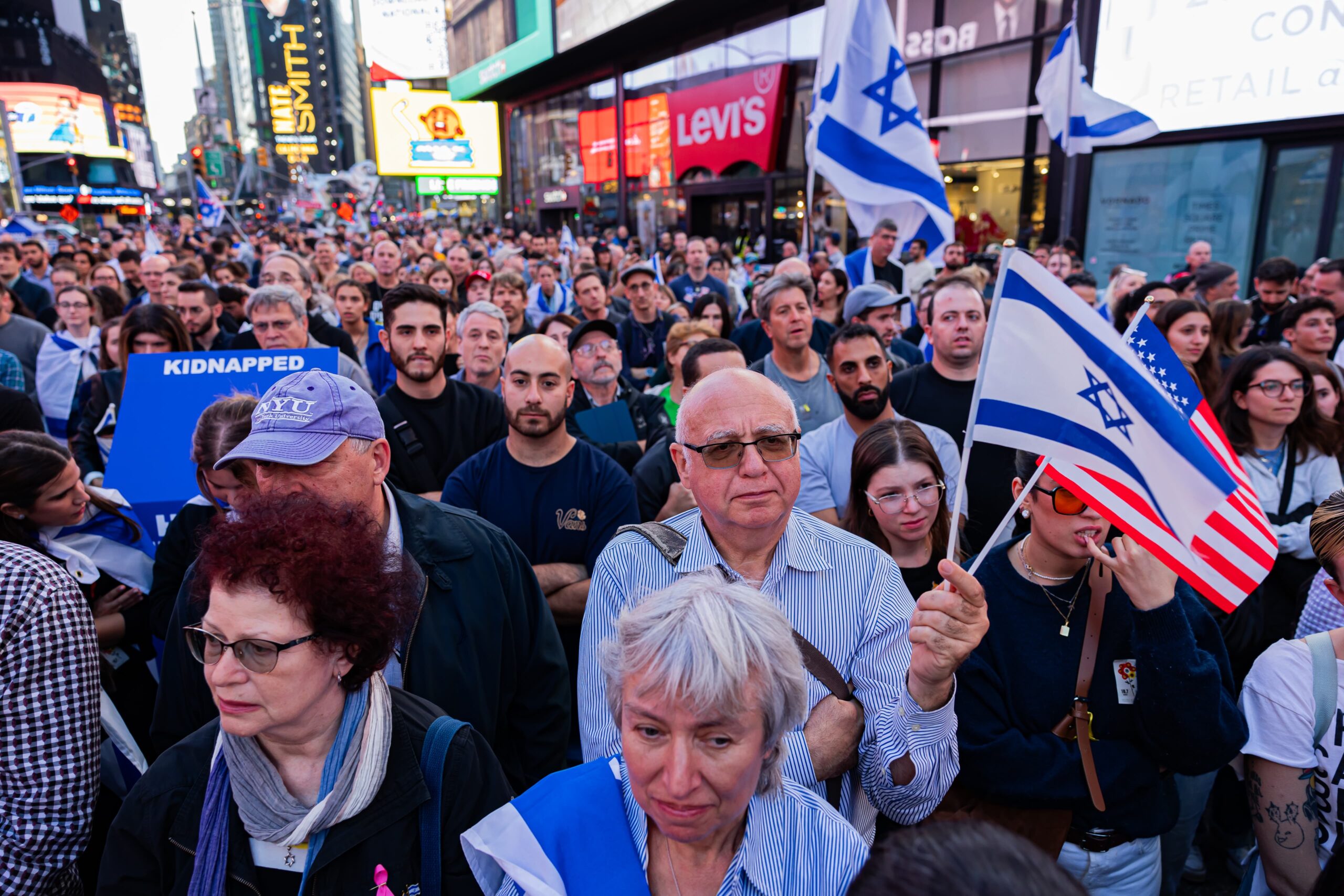 ראש שב”כ למשפחות חטופים: עמדות חמאס מושפעות מההפגנות 