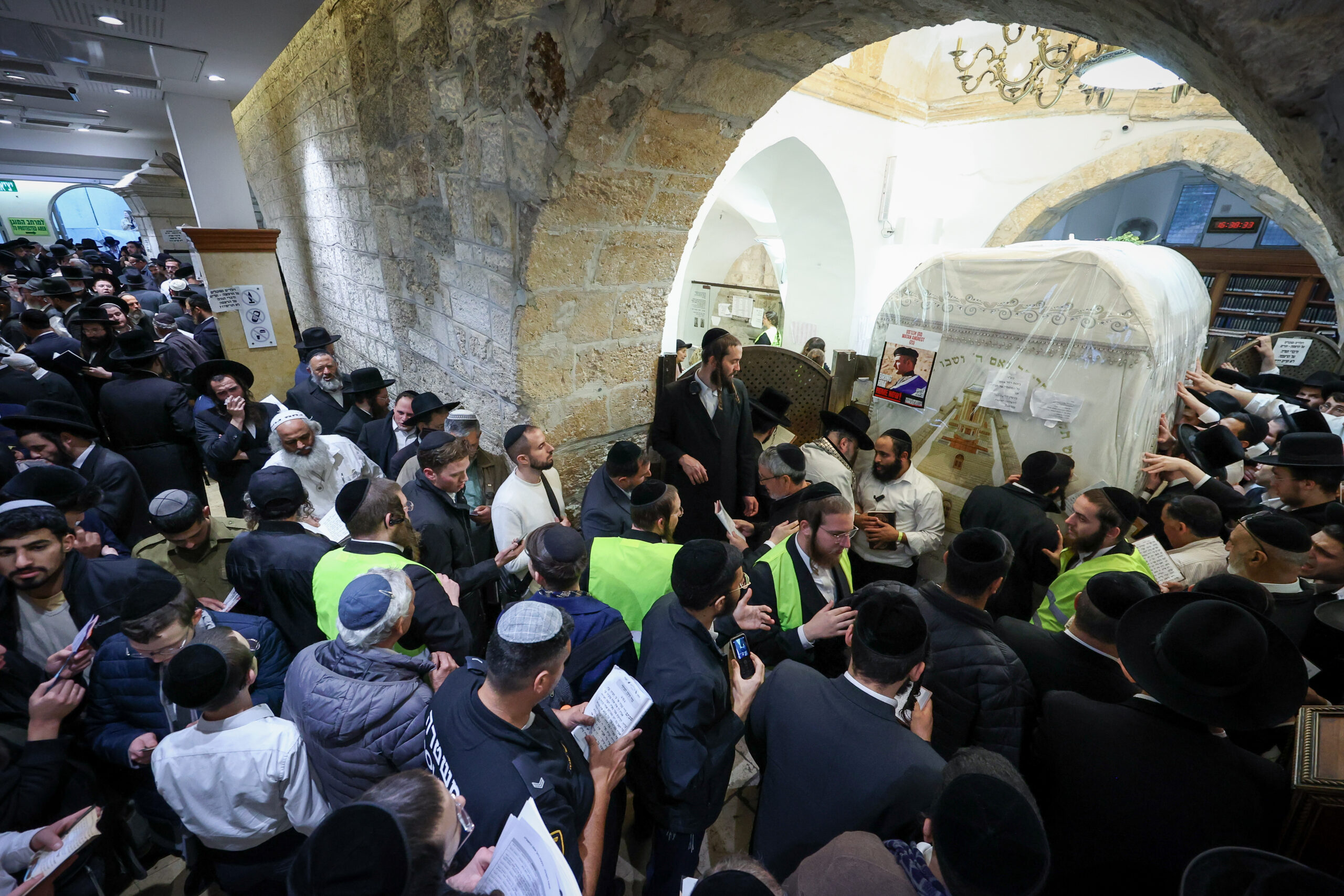 הדמעות, הבכיות והתפילות: תיעוד נרחב מהילולת ‘רחל אמנו’ 