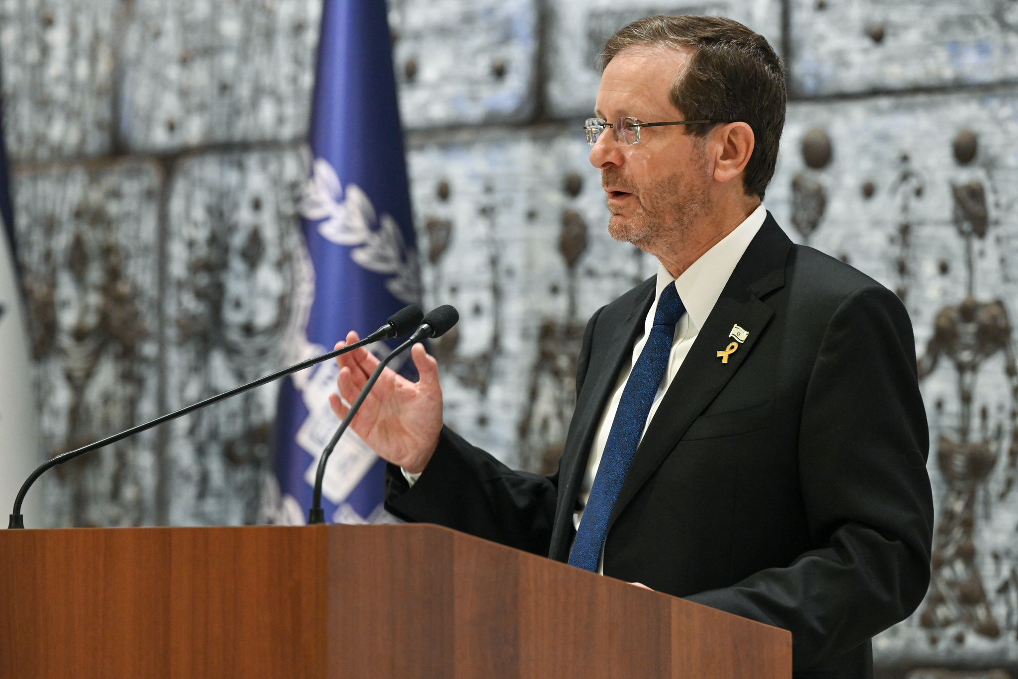 הנשיא הרצוג: “מברך על הפסקת האש, יש כעת הזדמנות להחזיר חטופים”