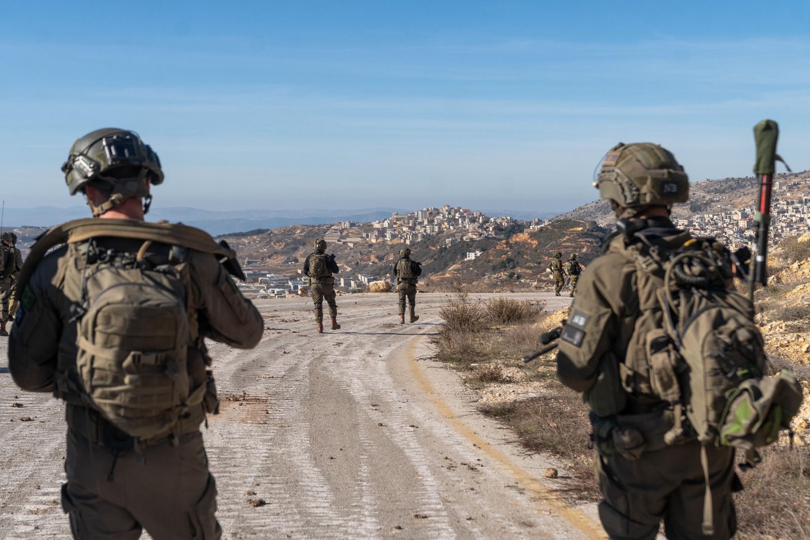 כך זה נראה מסוריה: טנקים נטושים הוחרמו, צה"ל משתלט על הצירים המרכזיים | תיעוד