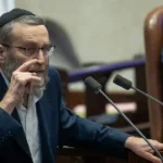 גפני במתקפה: “מה לפיד היה עושה אם לא היו חרדים במדינה?”