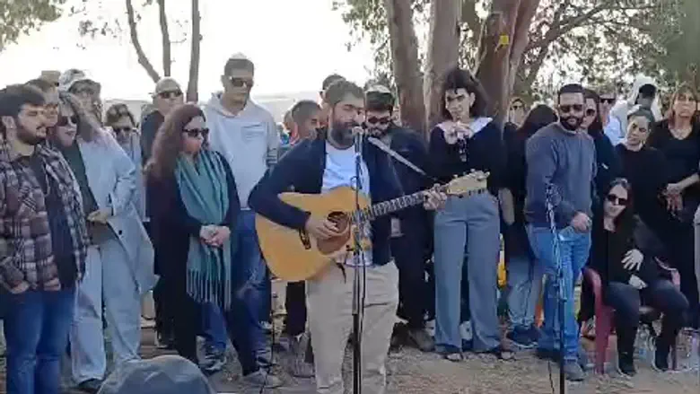 אחרי כשנת קבורה זמנית בעולש: יהודית ושמוליק וייס הי”ד הובאו לקבורה בבארי