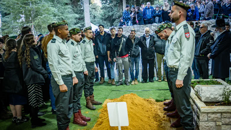 איציק שדמי בפנייה לעיתונאים בהלווית נכדו: “תפסיקו לקרוע את העם”