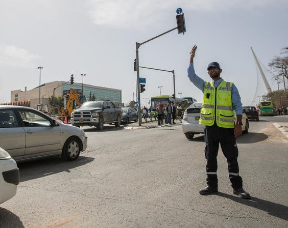 השוטר נדהם: ה”פקח” בכביש התברר כפלסטיני מתחזה