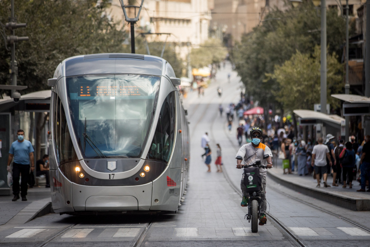 בקרוב? הפחתת קנסות בתחבורה ציבורית – גם ברכבות הקלות