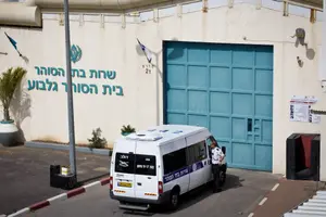 פרשת סרסור הסוהרות: משפטם של הקצינים הבכירים בכלא גלבוע נפתח