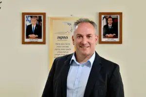 נציבות שירות המדינה השעתה את מנכ”ל רשות האוכלוסין בעקבות תלונה על הטרדה מינית