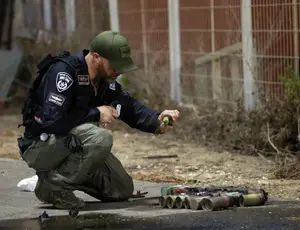 שני רימונים נמצאו באתר בנייה בתל אביב; המשטרה פתחה בחקירה