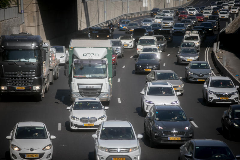 רימון אותר בשולי הכביש: בשעות השיא – איילון דרום נחסם