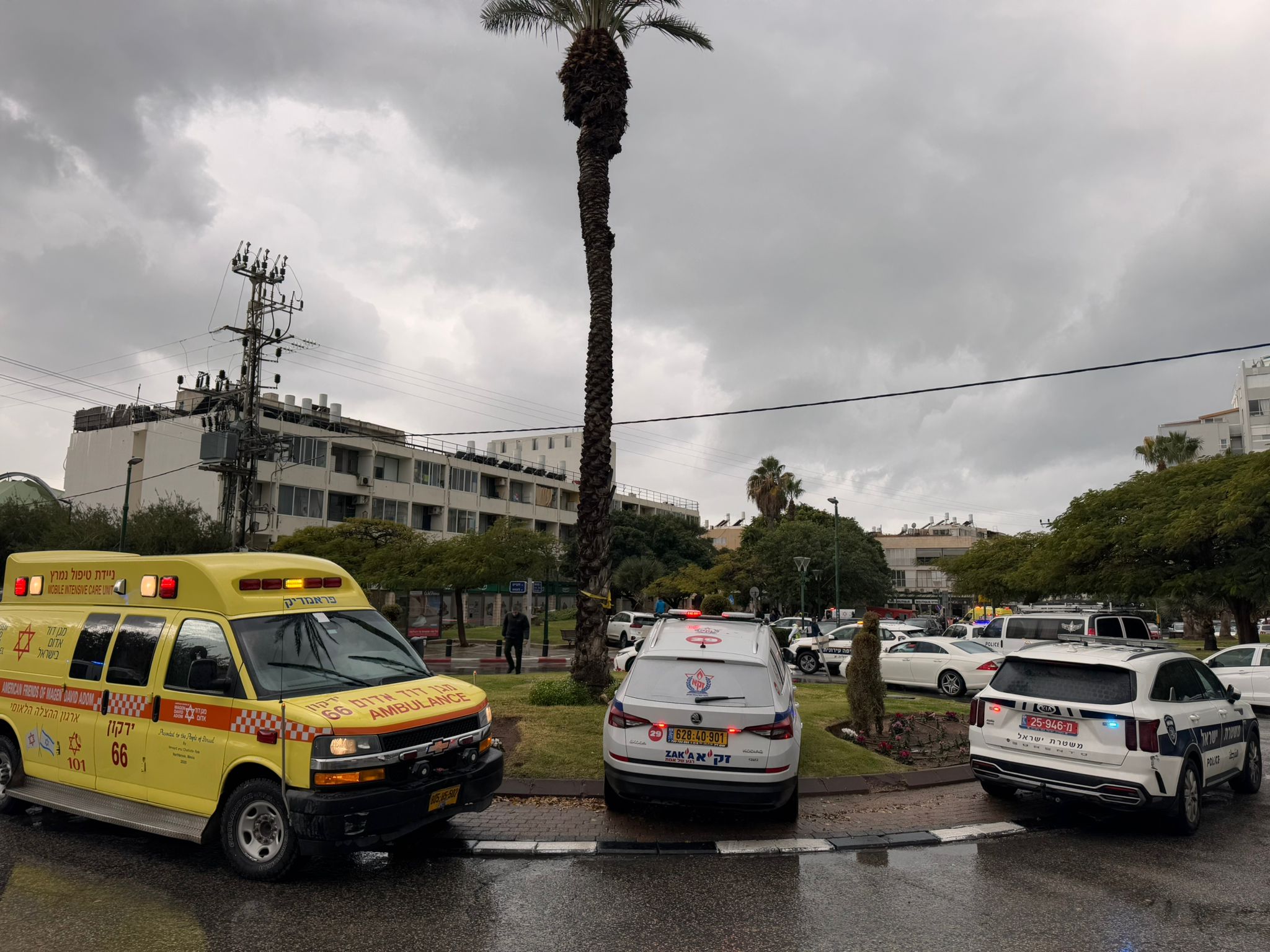 חשד לפיגוע דקירה בהרצליה – פצועה אנוש פונתה מהמקום, המפגע נוטרל באמצעות ירי