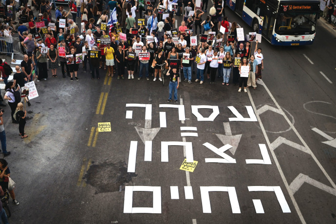 צוות המשא ומתן חזר לישראל, והדרישה החריגה של משפחות החטופים מהקבינט