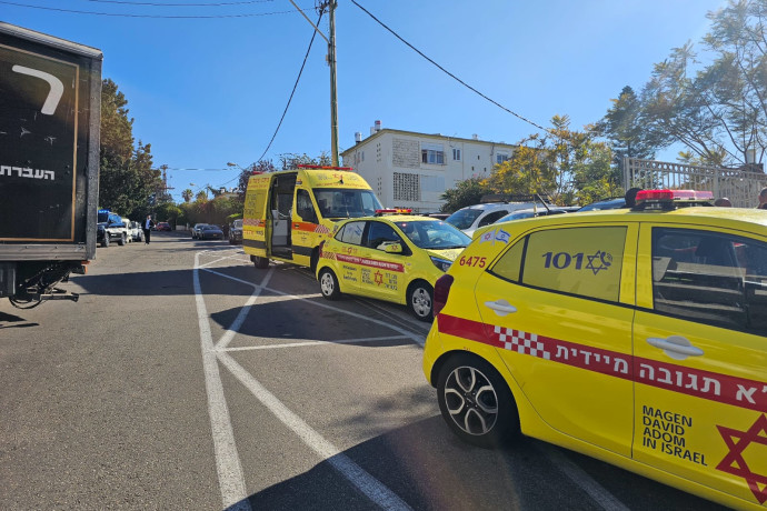 חשד לרצח מזוויע בחיפה לאור יום: גבר נמצא ירוי בתוך רכב