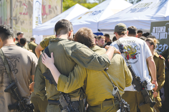 חג האור: אלפי חיילים בודדים יקבלו תווי שי לרכישת מוצרי חשמל לחורף